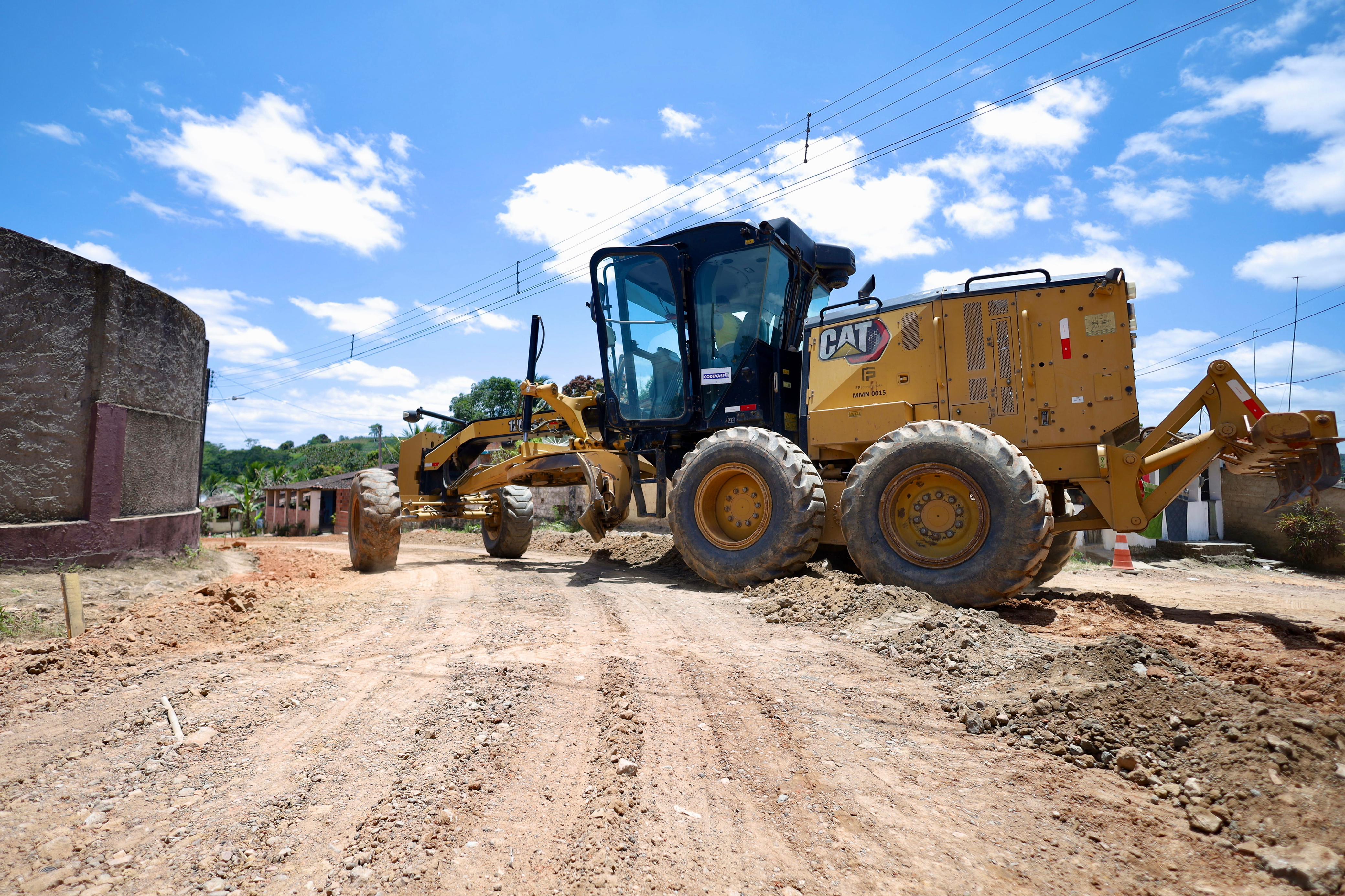 Obras de pavimentação no povoado Ouricuri são retomadas após o período chuvoso